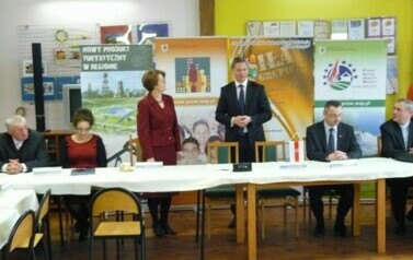 Siła w Grupie - podpisanie um&oacute;w 16.04.2012 r. 2