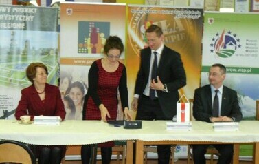Siła w Grupie - podpisanie um&oacute;w 16.04.2012 r. 4